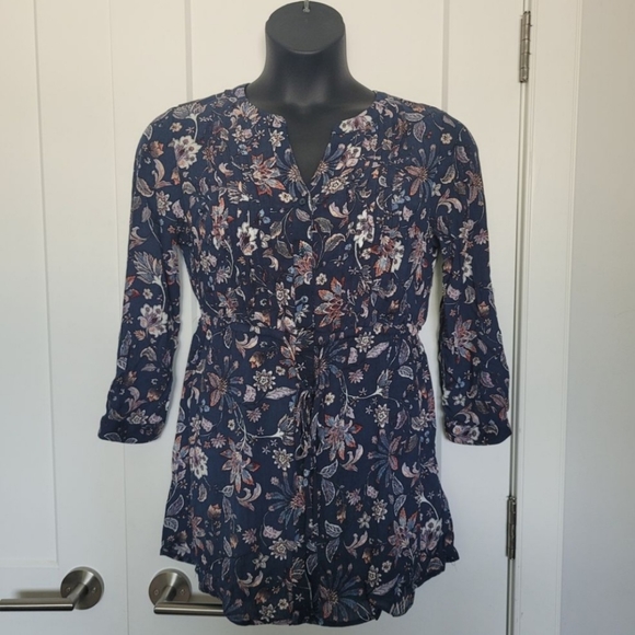 Long sleeve button up top - Picture 2 of 5